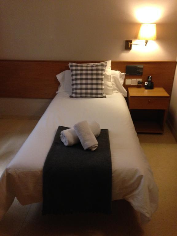 Hotel Manel Martorell Phòng bức ảnh