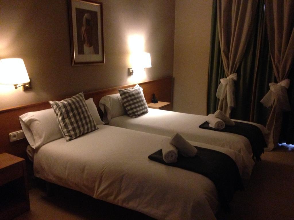 Hotel Manel Martorell Ngoại thất bức ảnh