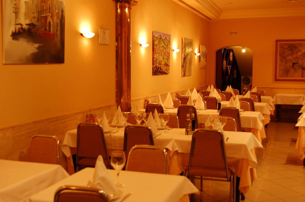 Hotel Manel Martorell Ngoại thất bức ảnh